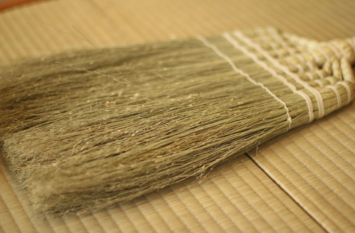 Rie Yokohata / Short-Handled Broom