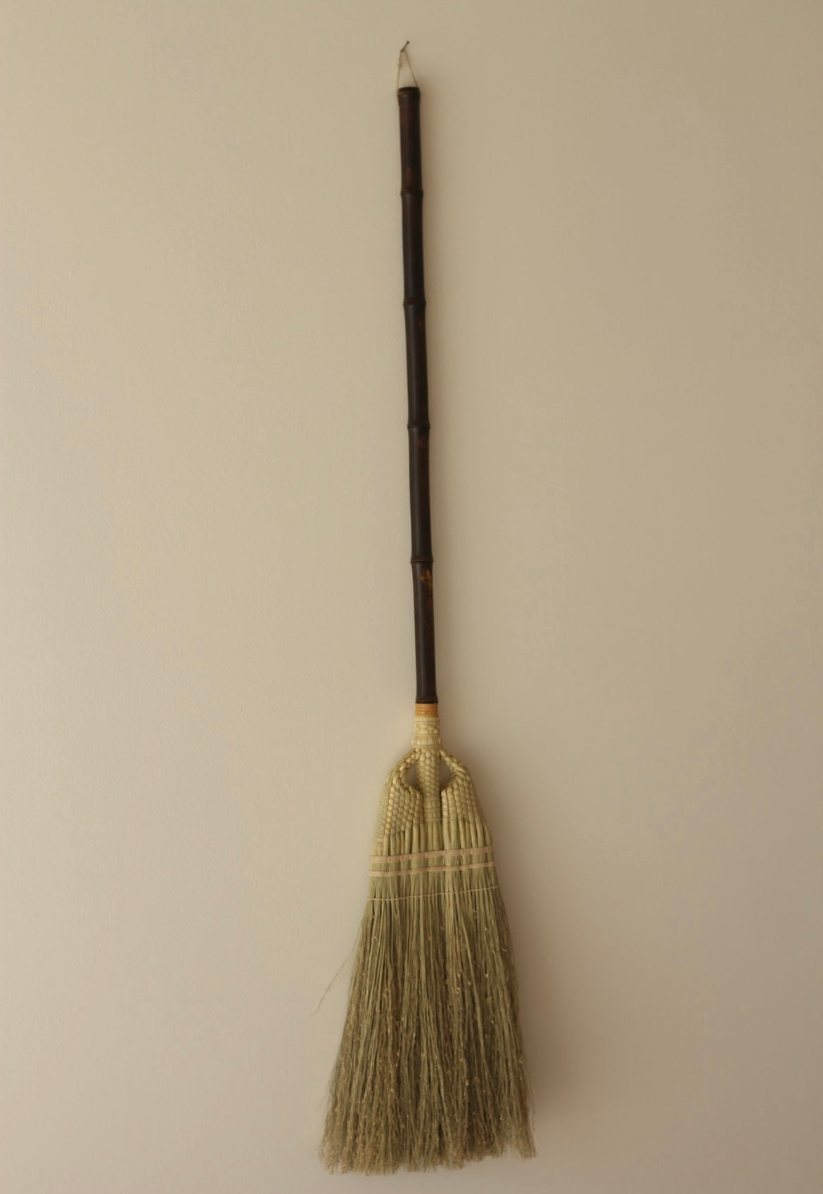 Rie Yokohata / Long-Handled Broom, Fine Mesh Type