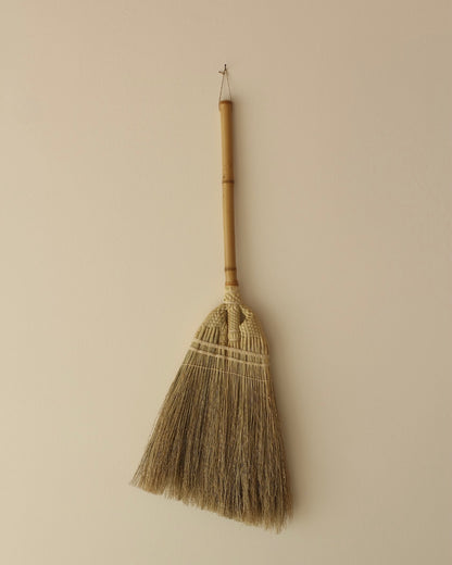 Rie Yokohata / Short-Handled Broom