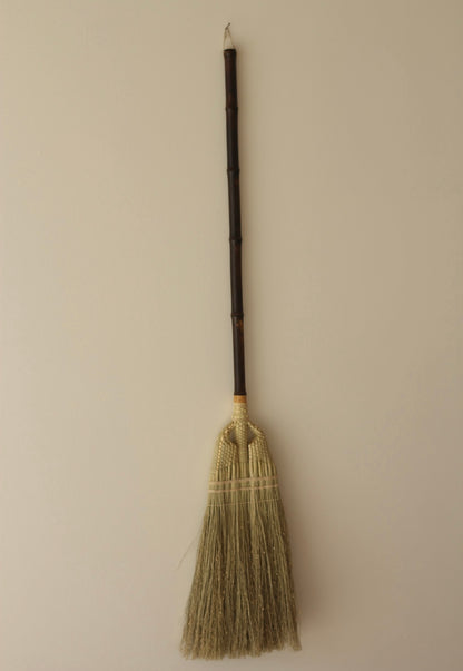 Rie Yokohata / Long-Handled Broom, Fine Mesh Type