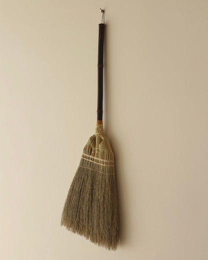 Rie Yokohata / Short-Handled Broom